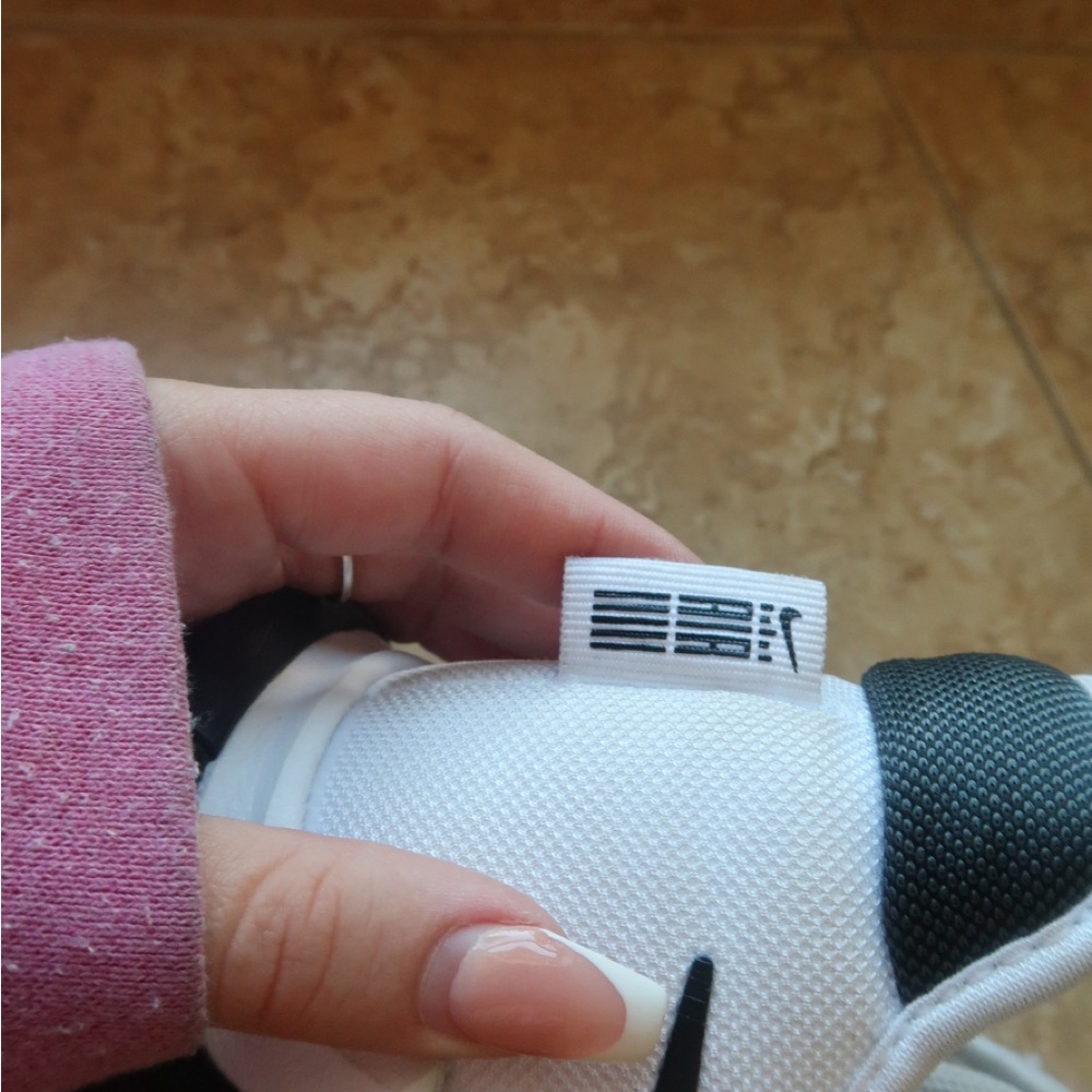Nike LeBron Witness 6 TB Court Shoes - Picture 4 of 8